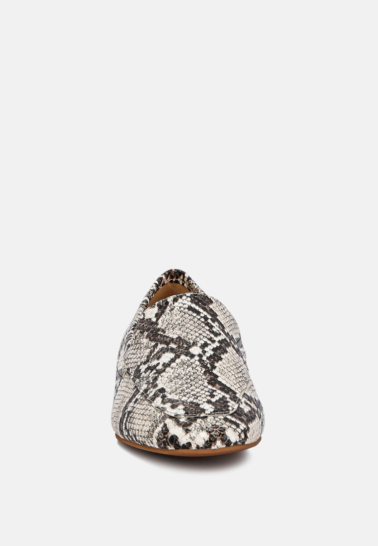  JULIA Snake Skin Textured Loafers